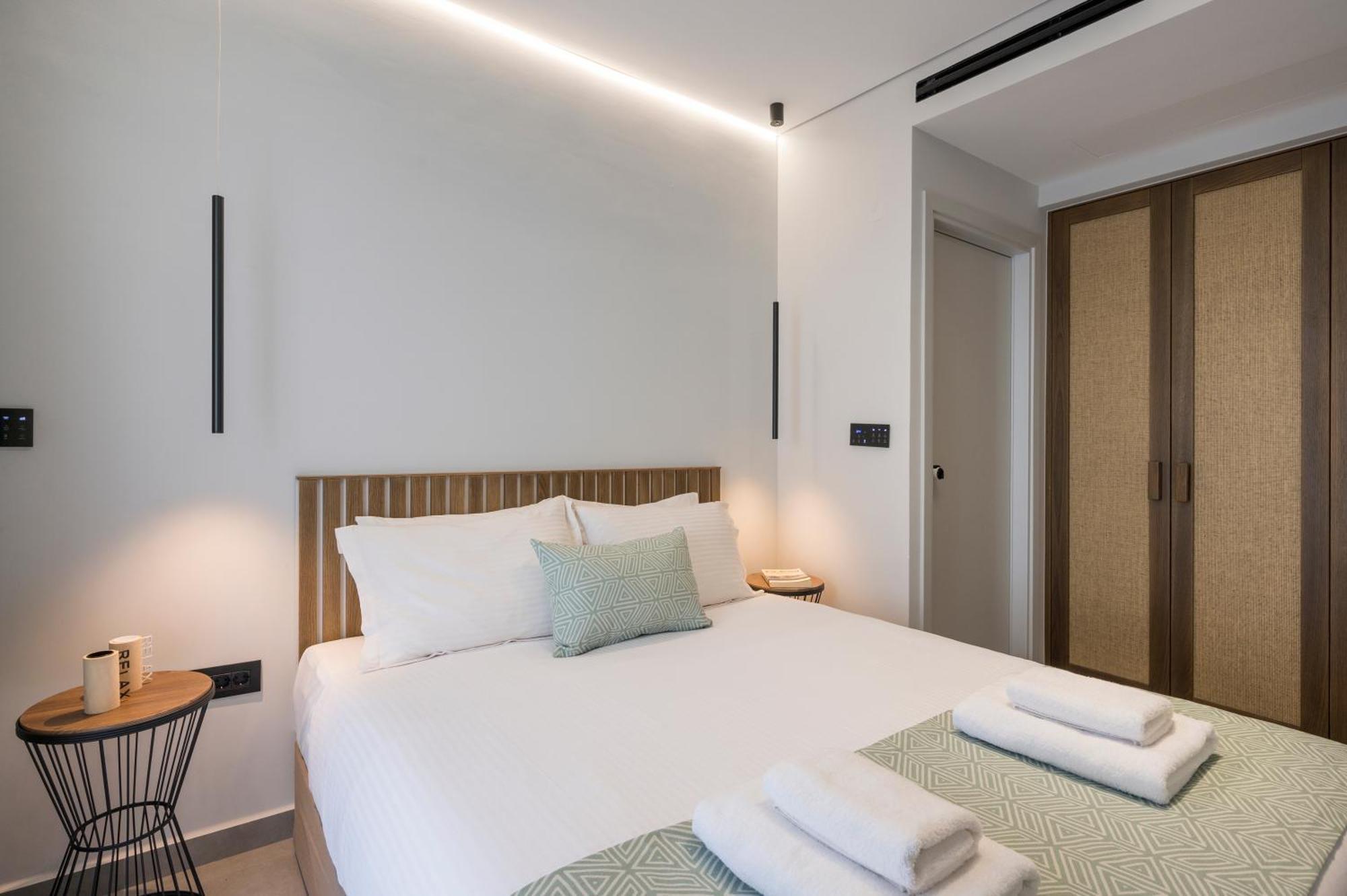 Ostrakon Suites Agia Marina Exteriör bild