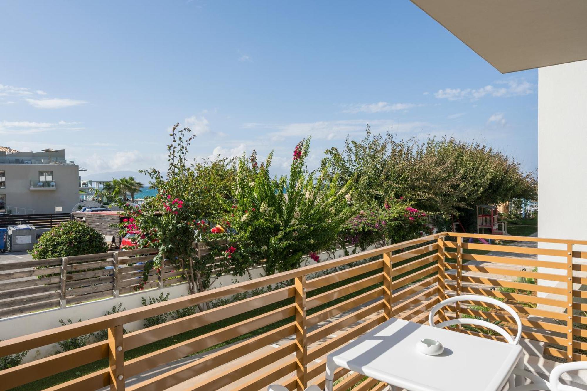 Ostrakon Suites Agia Marina Exteriör bild